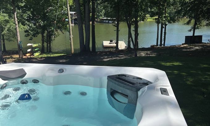 Valley Casa | Blue Heron Guest House on Lake Harding Hot Tub & Kayaks