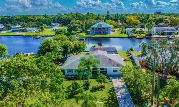 Ruskin Casa | Blue Heron House | Private 4 BR Waterfront w/ Heated Pool and Fire Pit