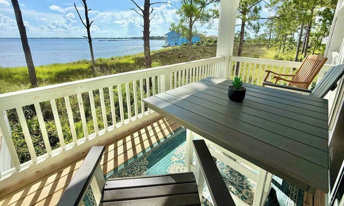 Innerarity Townhomes Casa | Blue Heron: Kayaks, Bay Views & more!