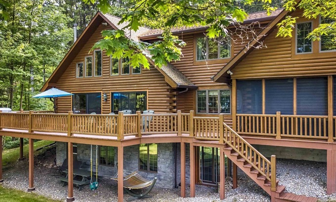 Ovid Casa | Blue Heron Lodge- Lakefront luxury with boat dock