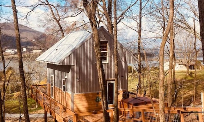 Guild Cabina | Blue Heron Treehouse bañera de hidromasaje Chattanooga 17 millas cerrada.