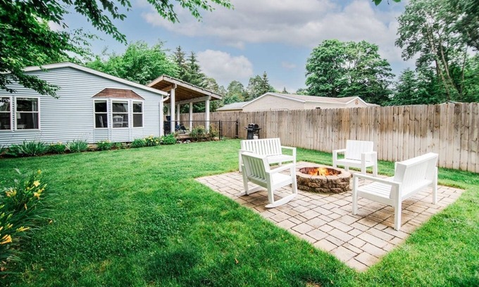Boyne City Casa | Blue Heron: Pet friendly: Bike & Walk