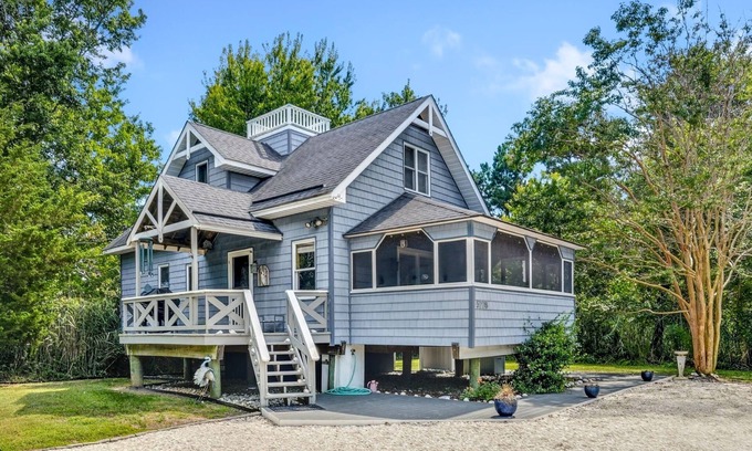 Chincoteague Casa | Blue Heron's Hideaway - A Trusted Guest Favorite for Spacious Comfort!