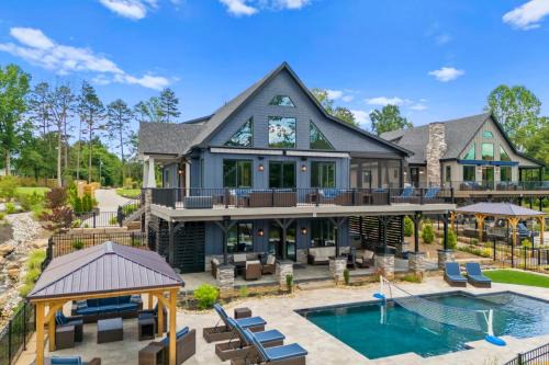 Lake Norman of Catawba Casa | Blue Heron by AvantStay Lakefront Dock Pool Theater Sleeps 22