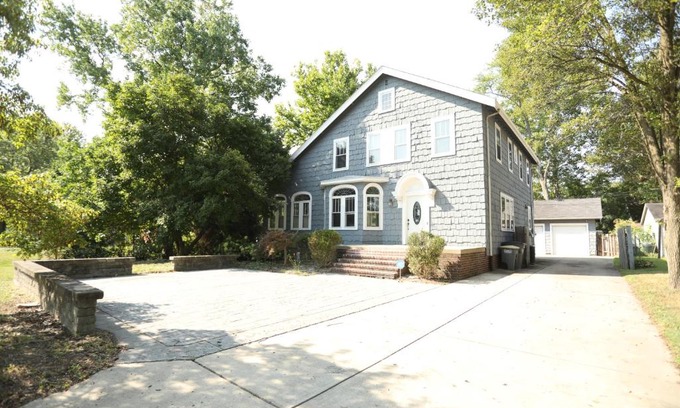 West Lafayette Casa | Blue House, Blocks from Ross-Aide, Mackey, Samara House, Birck Golf Complex