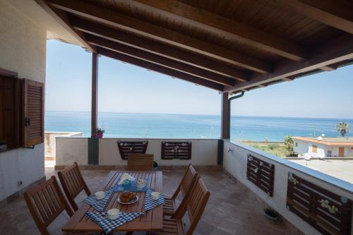 Gioiosa Marea Apartamento | BLUE HOUSE by Perry-Holiday