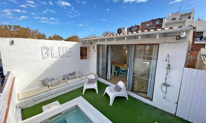 Provencals del Poblenou Casa | Blue House. Casa con piscina privada. Junto a la playa