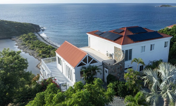 Estate Hansen Bay Villa | Blue Infinity: Oceanfront Villa~Endless Views with Full A/C & Solar Power