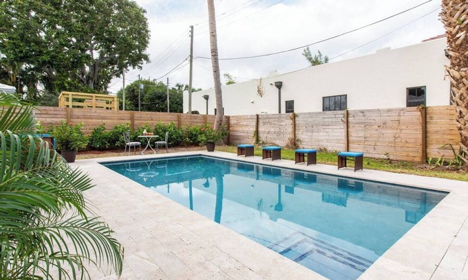 Old Northwood Casa | Blue Lagoon - Heated Pool, Mins to WPB + DT