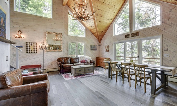 Grand Rapids Cabina | Cabina moderna de lujo en Deer Lake! ¡Motos de nieve bienvenidas! ¡HOT TUB para 2018!