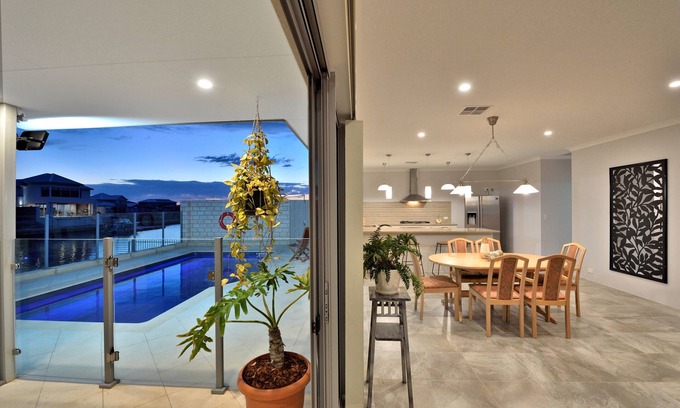 Dudley Park Casa | Blue Lagoon on the Canal - Wifi gratuito
