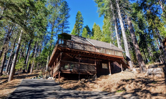 Arnold Cabina | Bienvenido a Brown Bear Hideaway, tranquilo y acogedor en Blue Lake Springs.