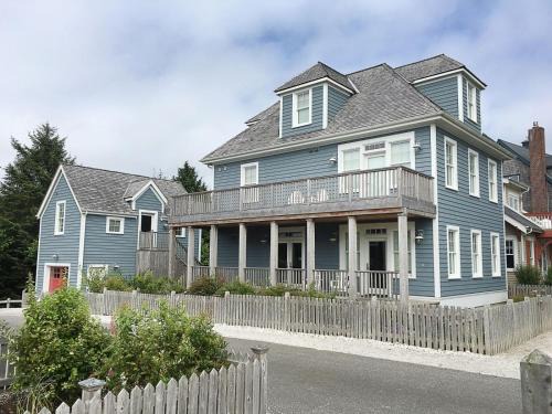 Seabrook Casa | Blue Lantern Cottage by Seabrook Hospitality
