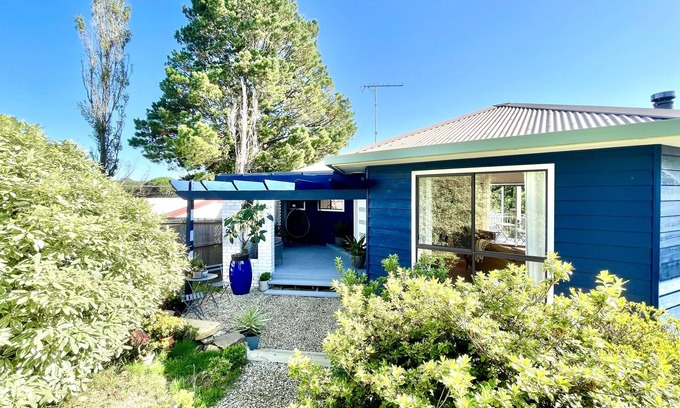 Katoomba Casa | Blue Lily Bungalow - Unique Yurt, 3 Bedroom, Luxe Furnishings, A/C, Decks, Pet-Friendly