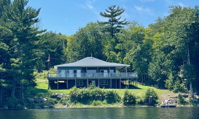 Italy Cross Casa | Blue Lodge with cozy winter garden and direct lake access