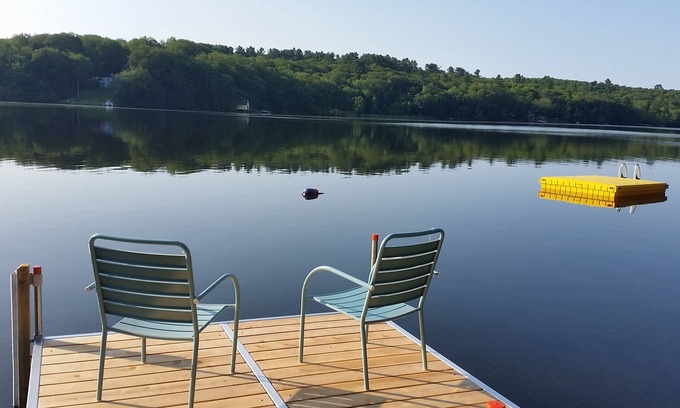 Litchfield Cabina | Blue Loon Camp on Pleasant Pond in Litchfield