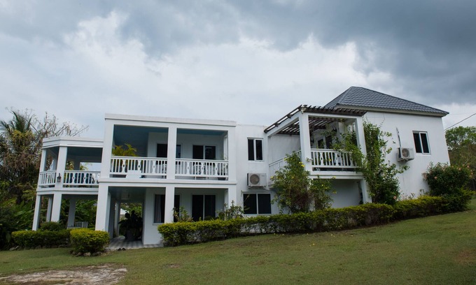 Whitehouse Casa | Blue Lotus Villa