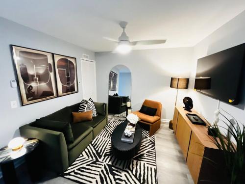 Wyman Park Apartamento | Blue Luxury House in Hampden