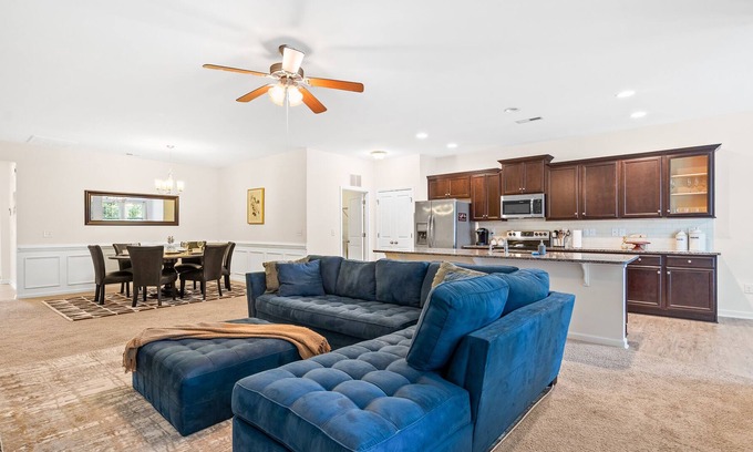 Zebulon Casa | Blue Mallow retreat with pool access in the heart of Zebulon