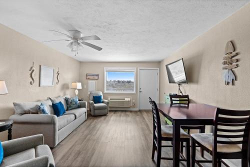 North Myrtle Beach Apartamento | Blue Mist Villas Unit 103 - Oceanfront Ground Floor Condo in Cherry Grove