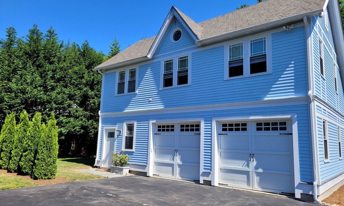 Narragansett Pier Casa | Blue Moon Carriage House