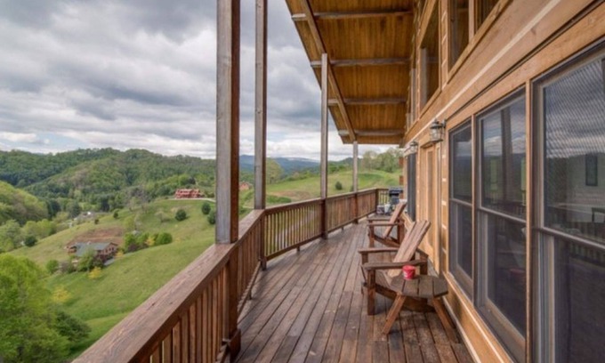 Vilas Cabina | Blue Moon Lodge, hermosas vistas, a 10 minutos de Boone!