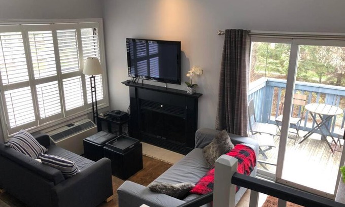 Craigleith Casa | Blue Mountain Escape, WIFI, Base of North lift