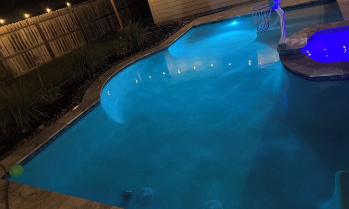 Tomball Casa | Blue Oasis Retreat w/heated pool & spa + playroom