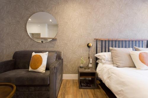 Little Italy Apartamento | Blue Oasis Studio with Full Kitchen and Bath by Den Stays