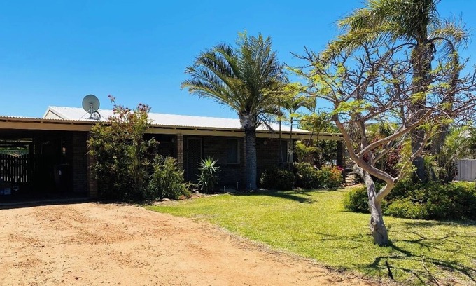 Kalbarri Casa | Blue Occy Kalbarri Sleeps 8, Pet Friendly, Free Wifi, Central Location