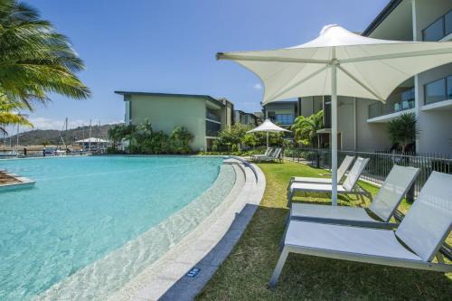 Nelly Bay Apartamento | Blue on Blue Apartment 813