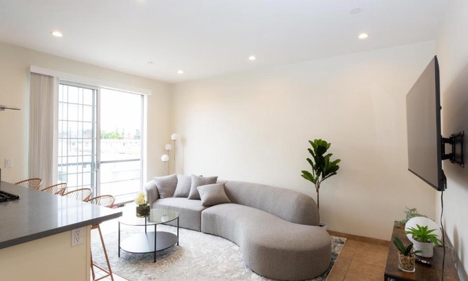 East Hollywood Apartamento | Blue Palm Hollywood Hills 3 Bedroom Penthouse