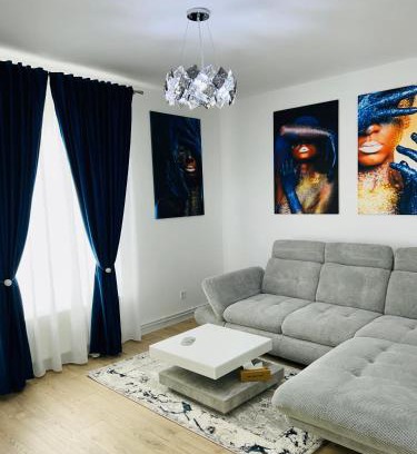 Falticeni Apartamento | Blue Queen