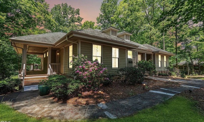 Chapel Hill Casa | Blue Ridge Cottage at the Governor's Club