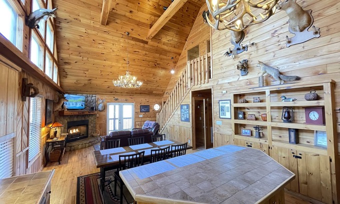 Dial Casa | Desaparecer por una semana o dos ... Privado y aislado, este escondite de 5 acres está rodeado de bosque de los EE. UU.