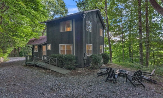 Walker-In-the-Hills Casa | Blue Ridge Lookout Beautiful Modern Cabin - Nature Hikes and Pets OK cabin