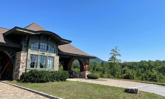 Union Mills Cabaña | Blue Ridge Mountain Cottage Hot tub, Near Asheville/Charlotte, Great View