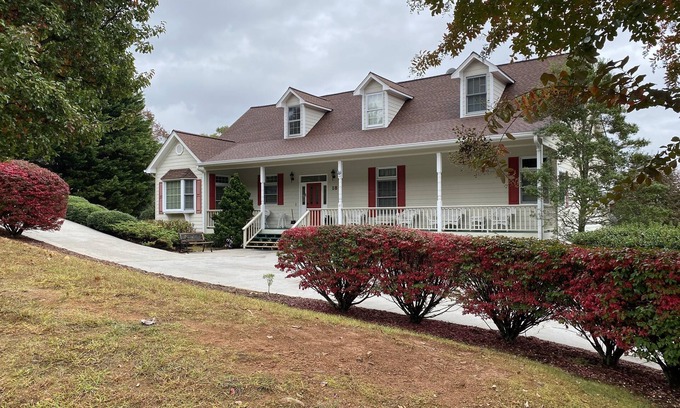 Hayesville Casa | Blue Ridge Mountains Golf and Lake Retreat