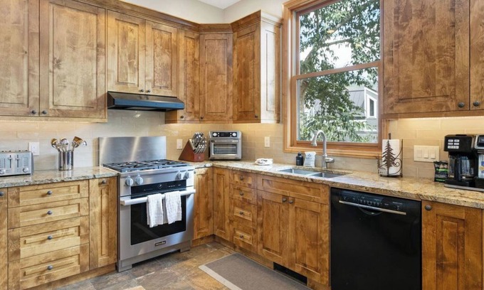 Eagle-Vail Casa | Blue Skies Gorgeous Retreat, A/C Minutes Drive to Beaver Creek