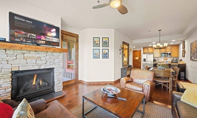 Four O'Clock Complejo | Luxe Poolside Resort Suite on Four O'Clock Road