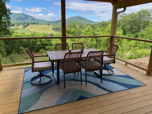 Jefferson Casa | Blue Sky Cabin - Built in 2023 this 3 bed 2,5 bath home has gorgeous views