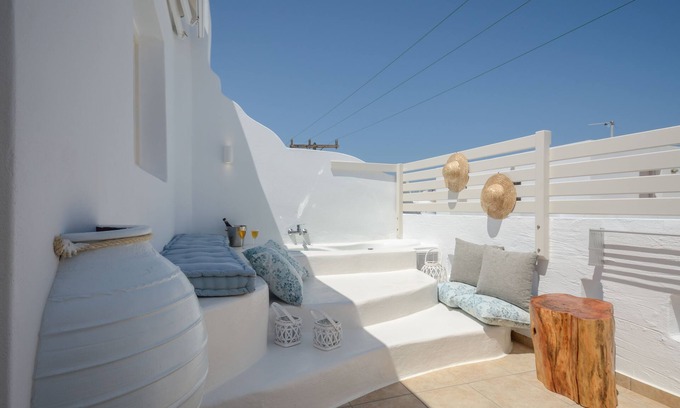 Old Town Naxos Hotel | Blue Sky Summer