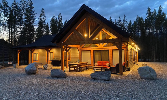 Valemount Cama Y Desayuno | Blue Sky Valemount Cabin Your home away from home , your search is over!