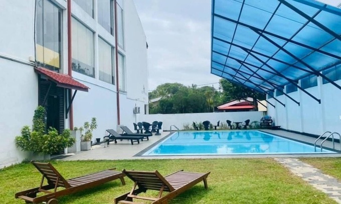Thalpitiya Hotel | Blue Spring Hotel