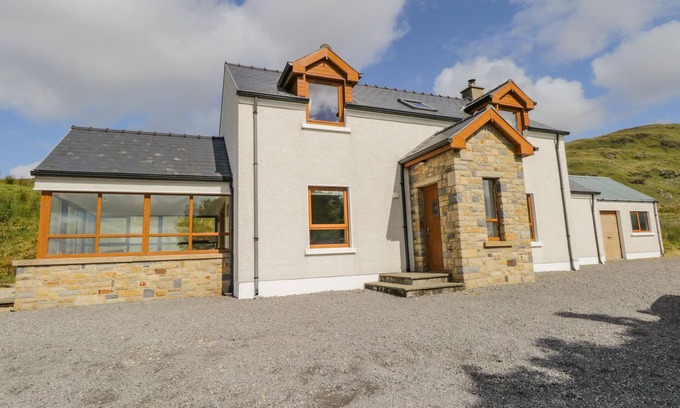 Lecemy Cabaña | BLUE STACK HOUSE, family friendly in Donegal Town, County Donegal
