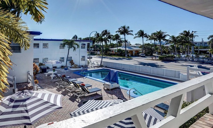 East Fort Lauderdale Hotel | Blue Strawberry by the Sea
