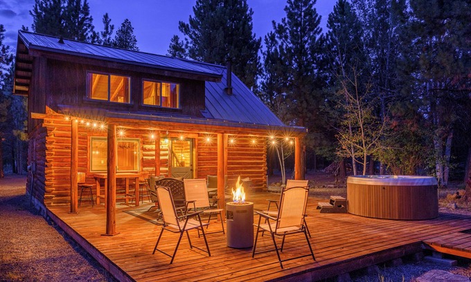Three Rivers Cabina | Blue Top Cabin Log Bend/SRvr: HotTub FirePit Family/Dog/Horse Public Trails