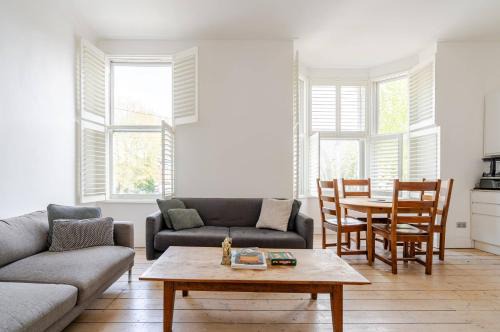 Forest Gate Casa | Blue Valley House
