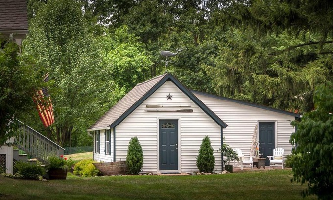 Fennville Casa | Blue Vieira Cottage