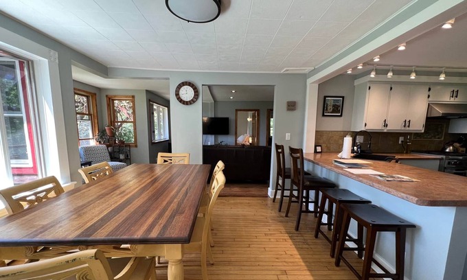 Bayfield Otro | Blue Vista Farmhouse, Blue Vista Farmhouse | Private Home on 40 Acre Berry Farm